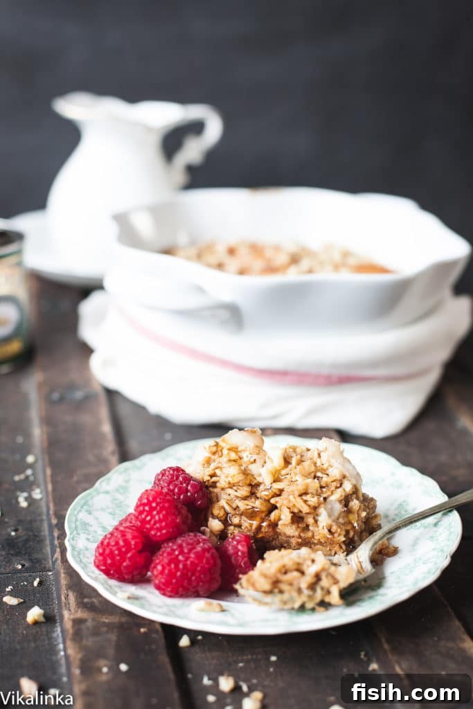Spiced Pear Baked Oats, a delicious and easy make-ahead breakfast option
