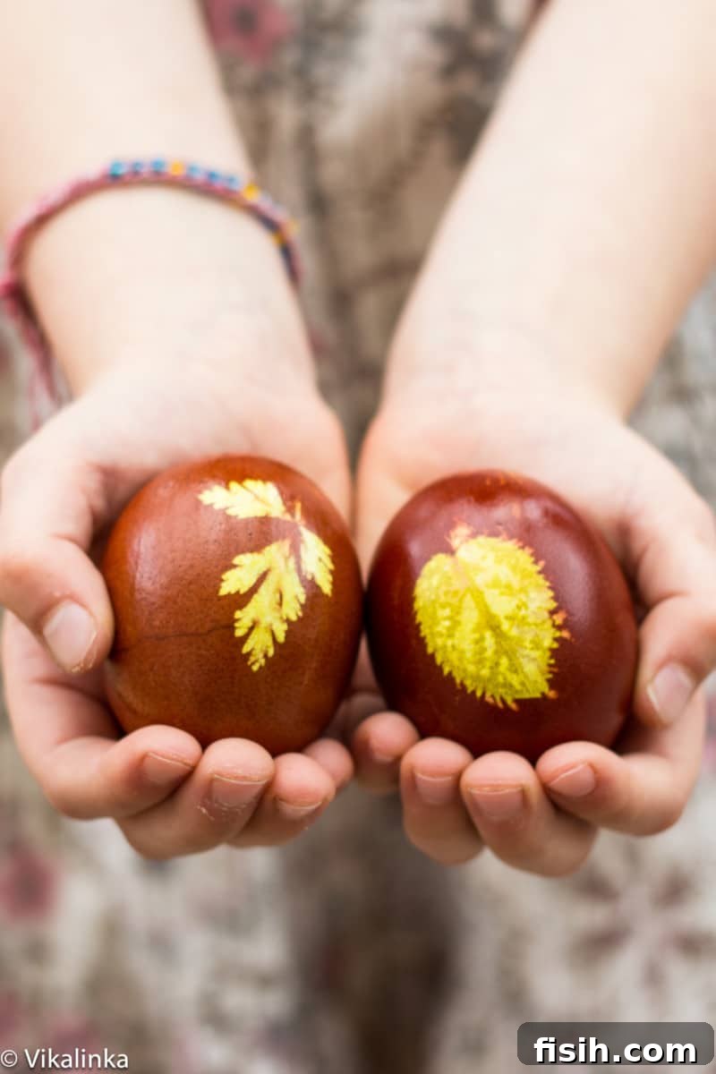 Earth-Dyed Easter Eggs 2 DIY Easter egg colouring using onion peel.