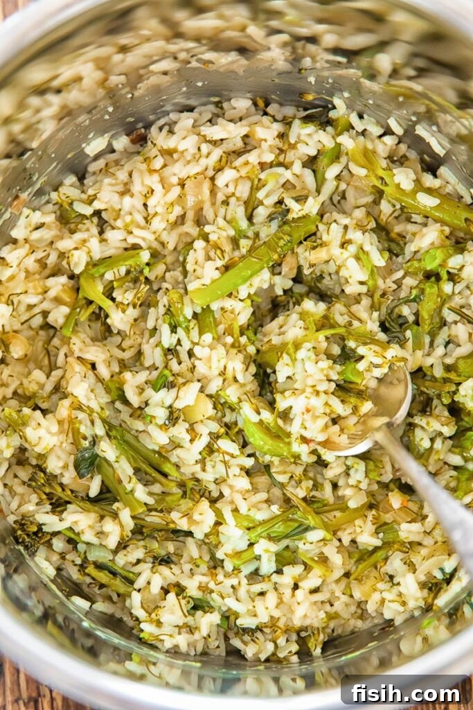 Close up of the cooked rice and broccoli